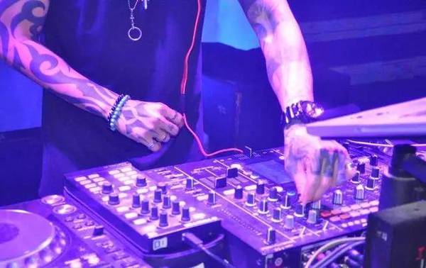 最新DJ 2017歌曲風(fēng)潮，引領(lǐng)潮流的音樂盛宴