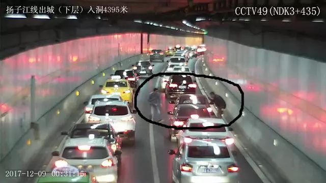 隧道口警示，查酒駕代駕費用300元，理性飲酒提醒安全出行標語牌